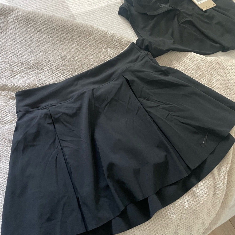Nike womens golf outfit, skirt and shirt. Tags on. Never used.